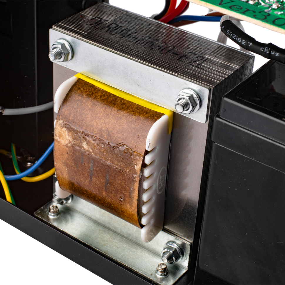 Линейно-интерактивный ИБП LP U650VA (390Вт) Линейно-интерактивный ИБП LP U650VA (390Вт)