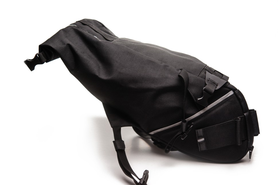 Сумка подседельная Green Cycle Tail bag Black 18 литров Сумка подседельная Green Cycle Tail bag Black 18 литров