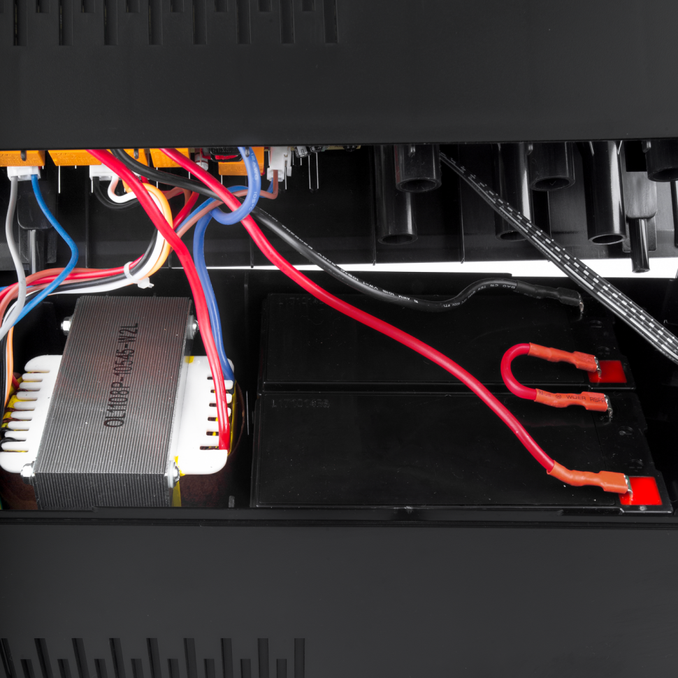 Линейно-интерактивный ИБП LPM-1100VA-P (770Вт) Линейно-интерактивный ИБП LPM-1100VA-P (770Вт)